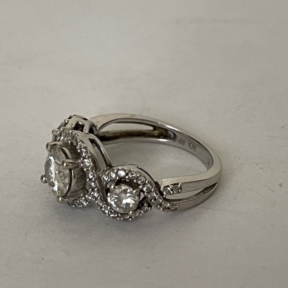 14k white gold moissanite ring size 7 - Picture 9 of 11